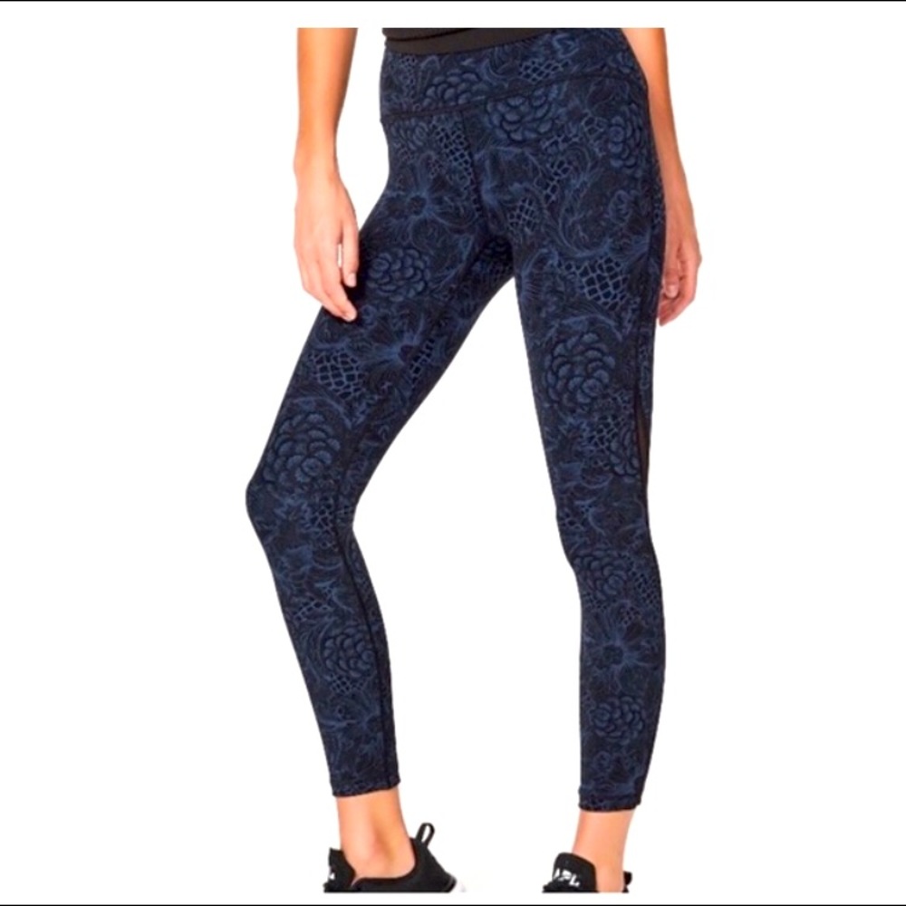 Lululemon Capris floral print size 6 like new